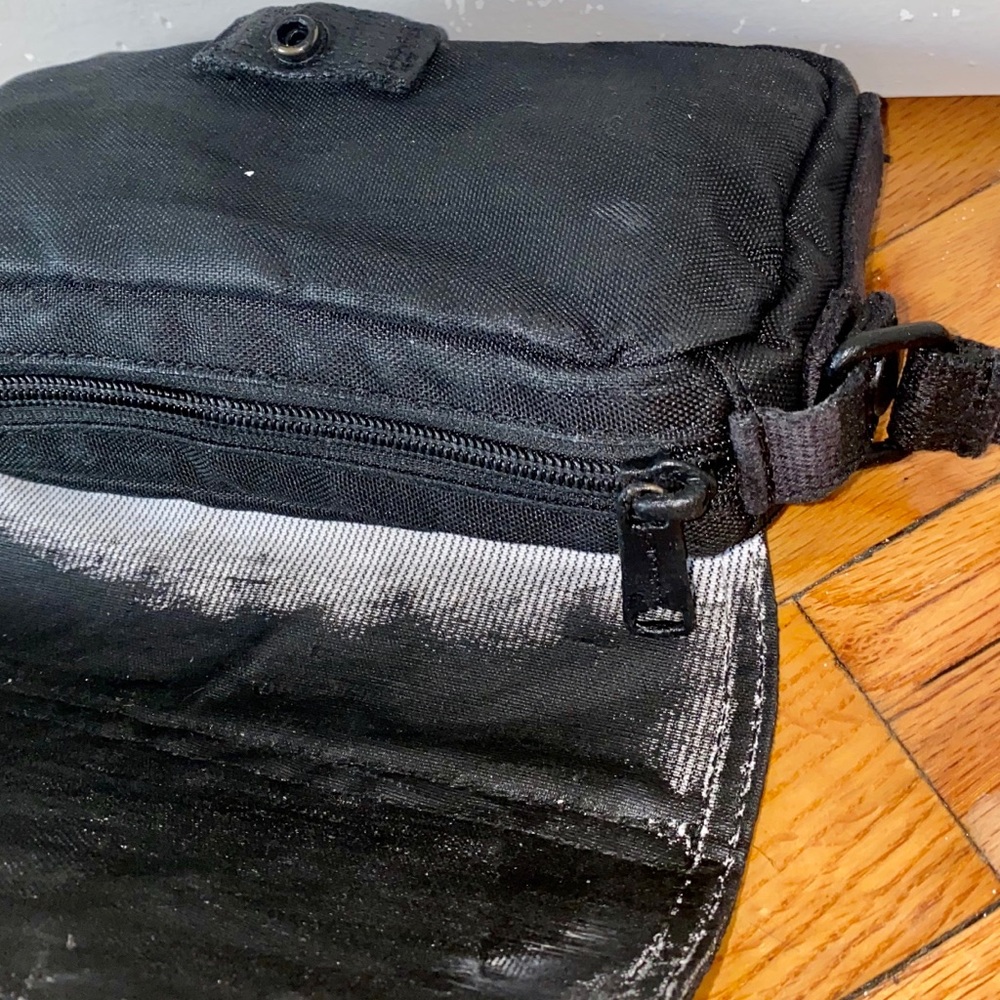 CARHARTT HAND-PAINTED ESSENTIAL CROSS BODY BAG - Picture 12 of 15
